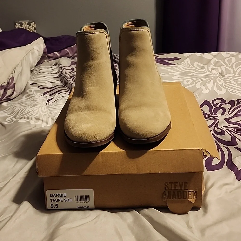 Chelsea Booties - Picture 1 of 4